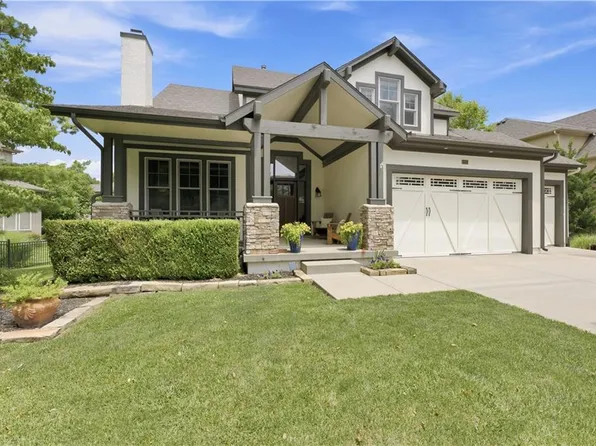 13283 Fairway St, Leawood, KS 66209