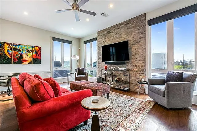 2 bed, 2.5 bath, 1300 sqft, $3,000 — Photo 2