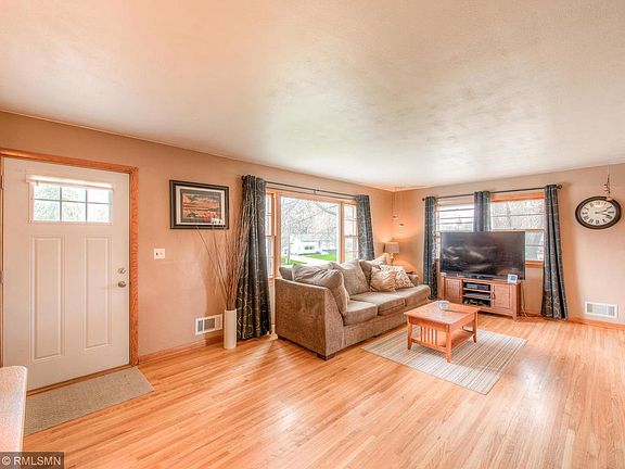 2nd image of 1217 Woodridge Pl
