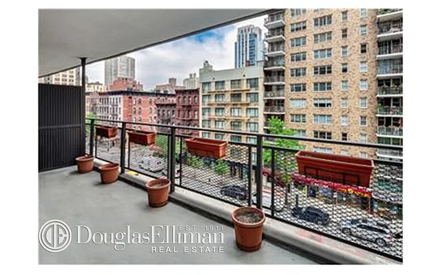 Sold by Douglas Elliman | media 21