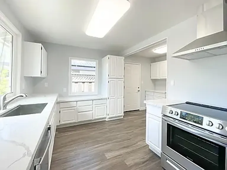 306 Mercy St — Photo 8