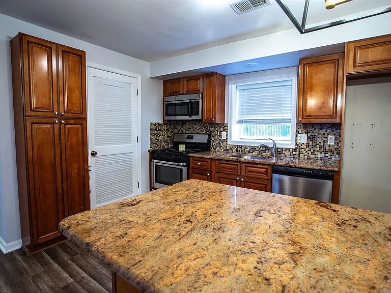 171 Clifford St #1 — Photo 7