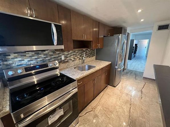1430 NE 170th St APT 217