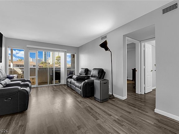 4th image of 2838 Loveland Dr Unit 1610