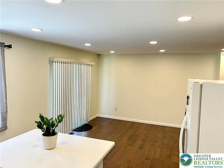 1319 Mohr Cir — Photo 3