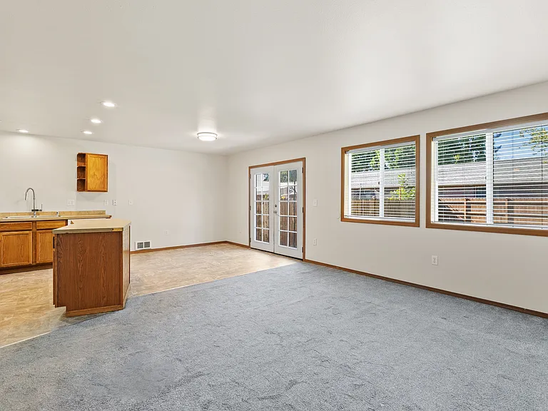 117 Violet Meadow St E — Photo 5