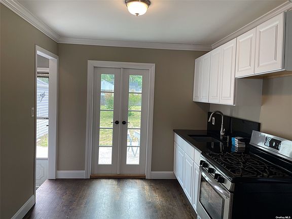 5th image of 137 Stanley Dr