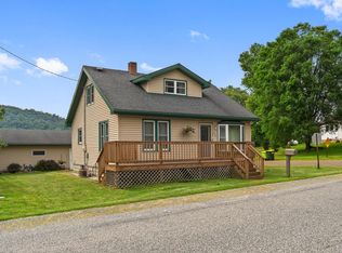 302 Gilbertson St, Chaseburg, WI 54621