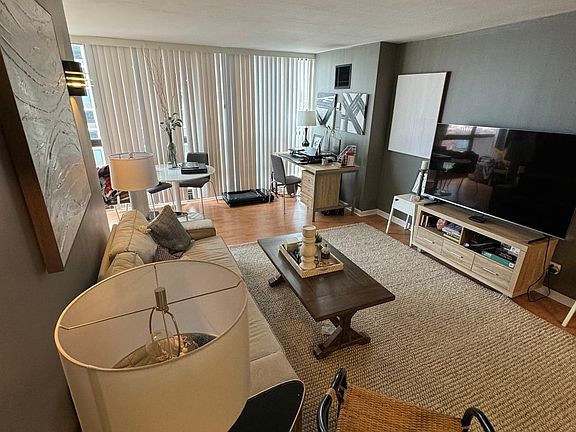 3rd image of 1540 N Lasalle St #903