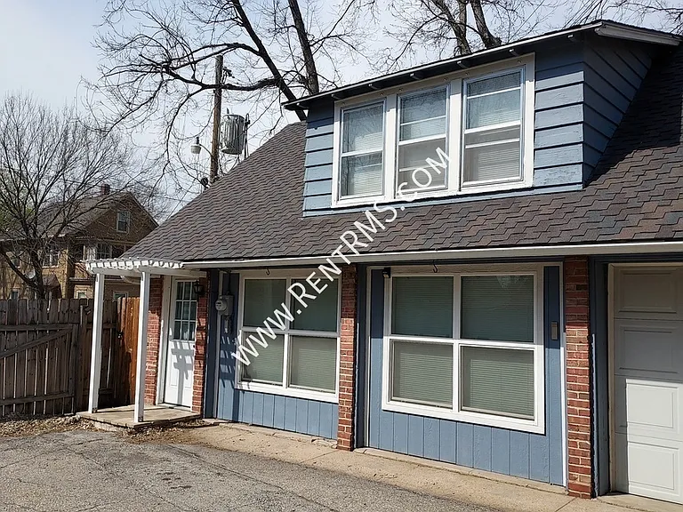 901 SW Buchanan St #GARLOW — Photo 4