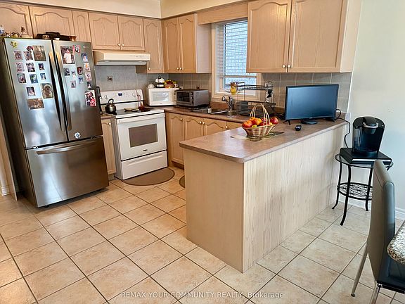2nd image of 129 Colombo Cres