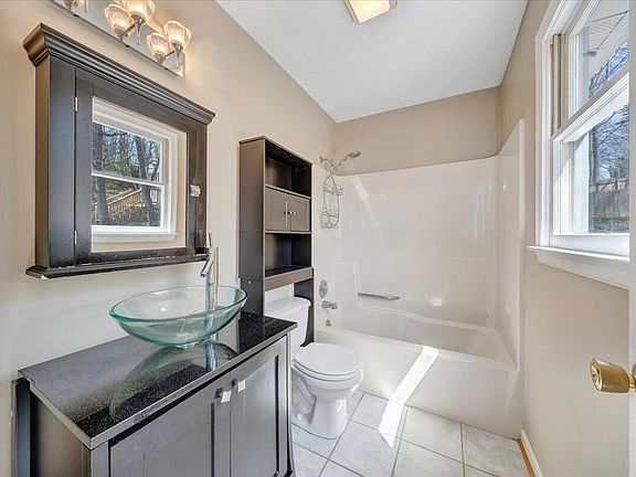 5th image of 5146 Overland Dr
