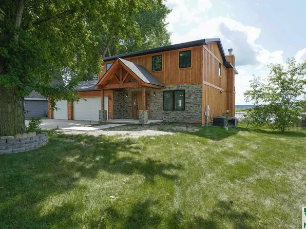 26 Edgewater Ln, Dakota Dunes, SD 57049