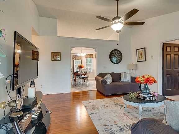 4th image of 111 Fairwood Ct