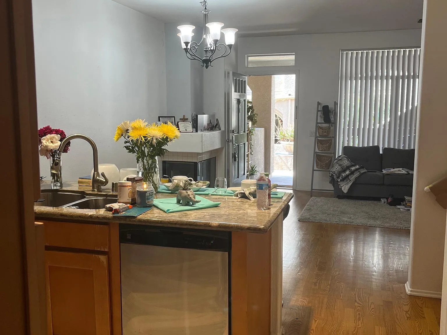 2 bed, 2.5 bath, 1050 sqft, $3,590 — Photo 2
