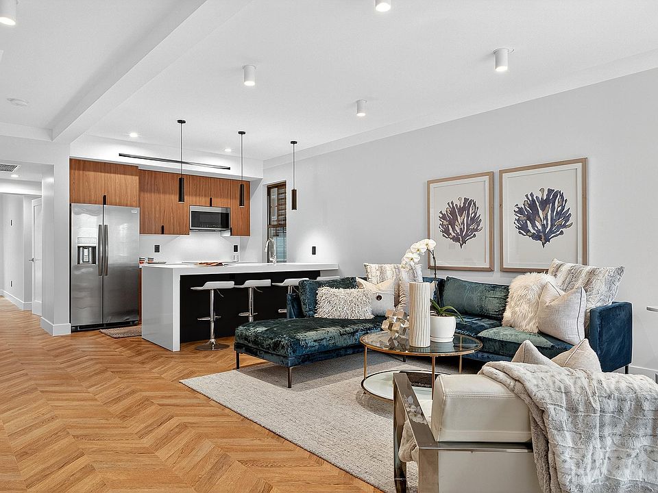 1st image of 31 Bayview Ave #1