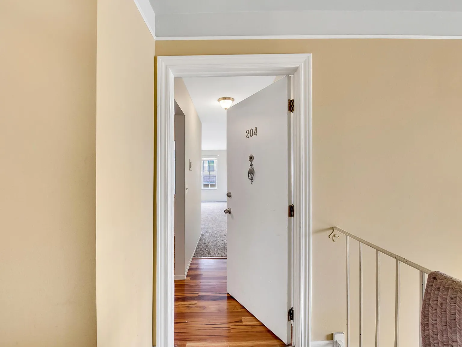 1150 Catalpa Dr — Photo 2