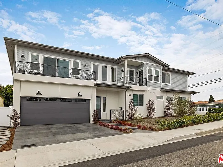2423 Curtis Ave — Photo 1