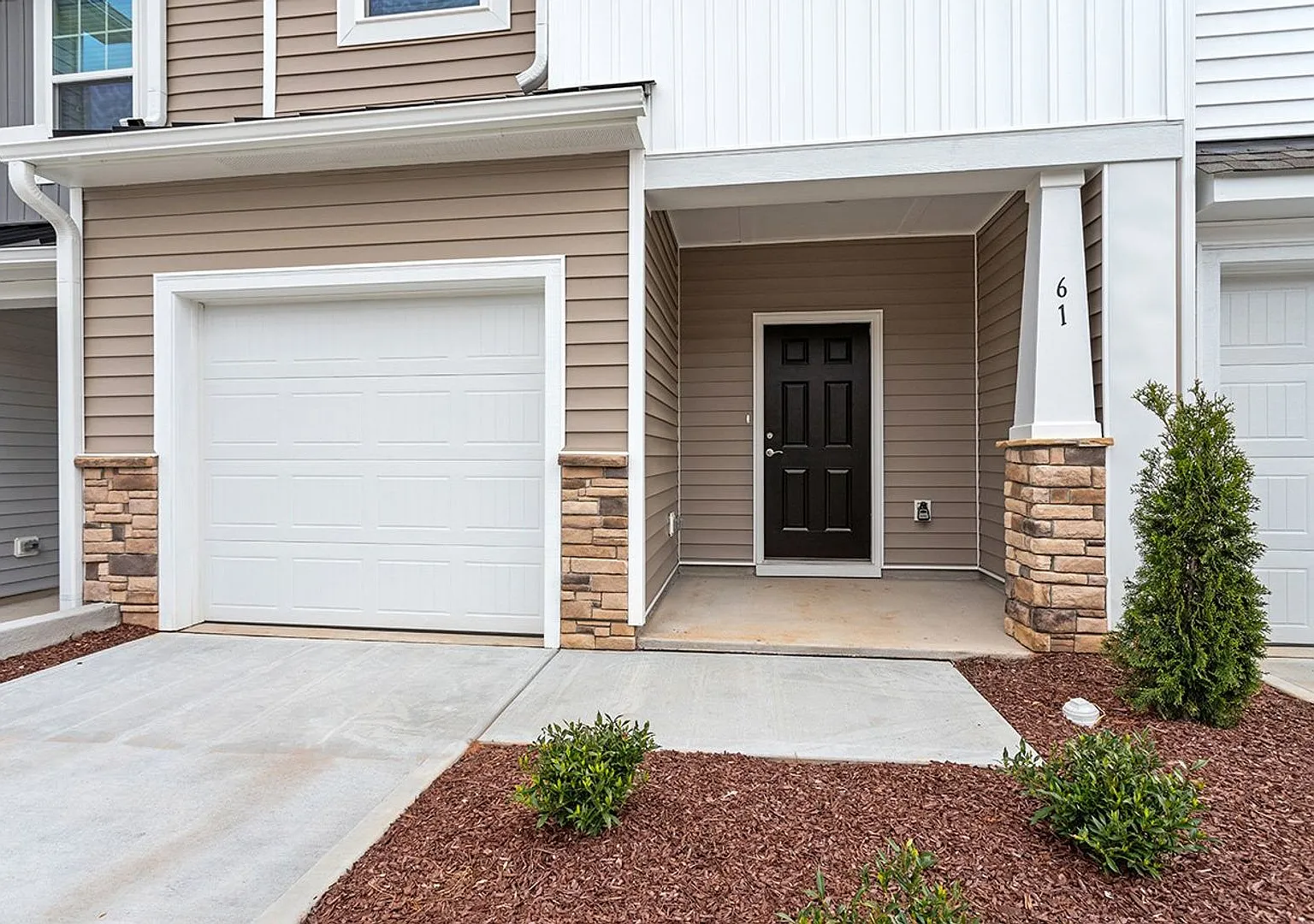 Beautiful 3-Bedroom Home in Desirable Clayton Community | Modern Finishes & Great Location — Photo 2