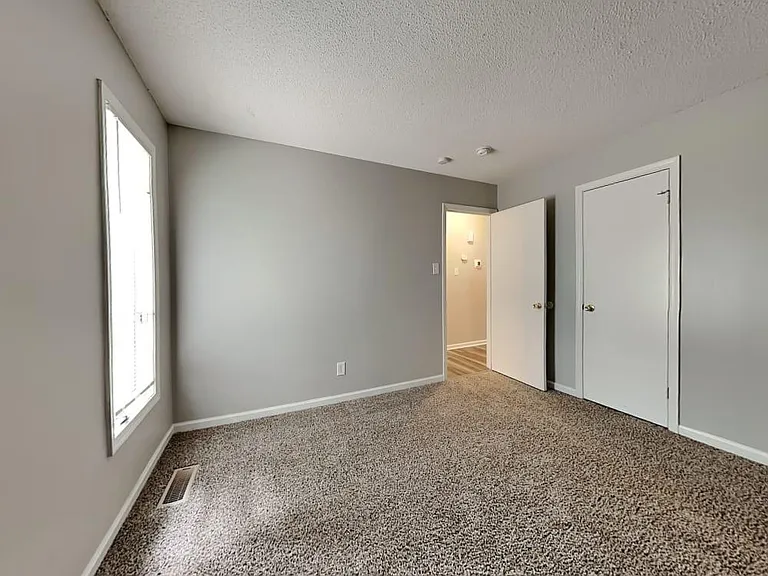 1109 Oakview Rd — Photo 6