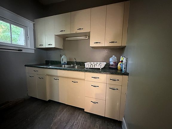 5th image of 1626 Mabert Rd
