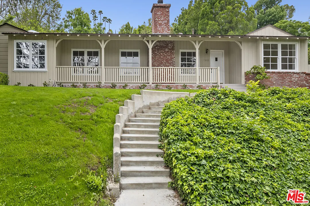 4 bed, 2.5 bath, 3000 sqft, $8,000 — Photo 4