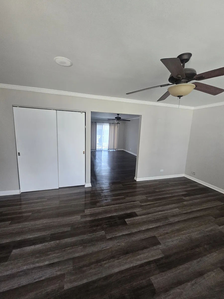 Building Photo - 7831 W Laurel Dr