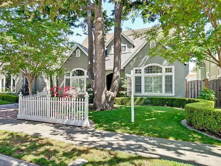 1150 Meredith Ave — Photo 5