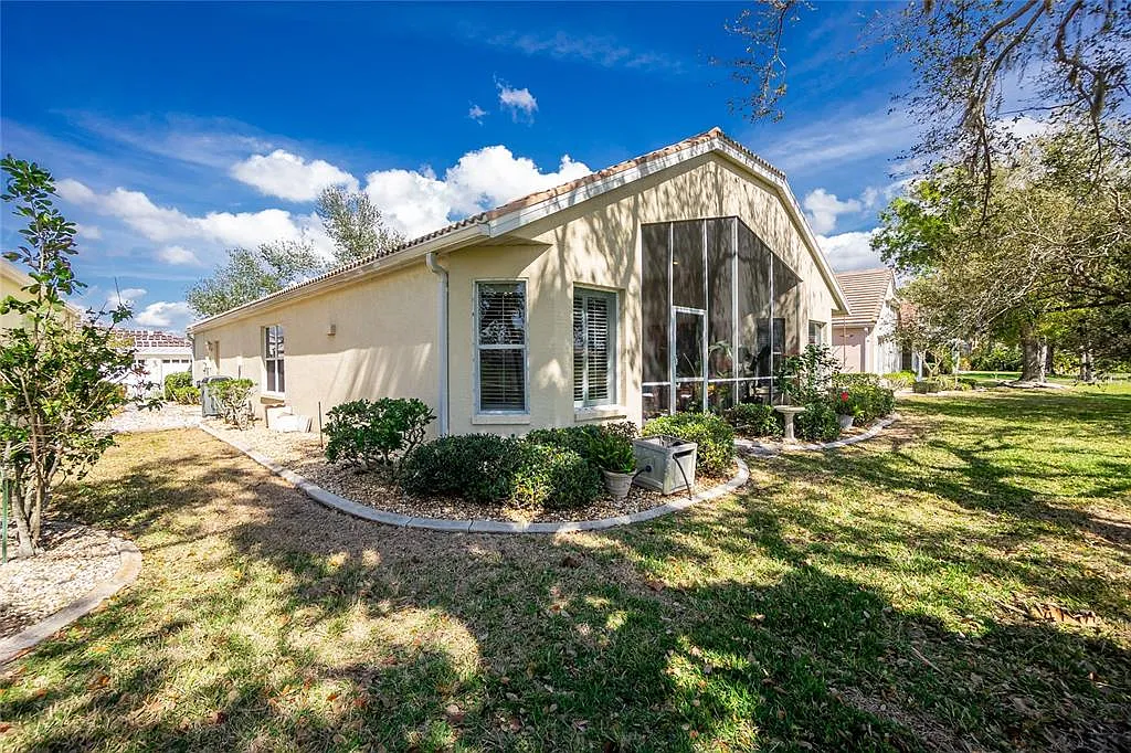 2 bed, 2.0 bath, 1266 sqft, $1,800 — Photo 2