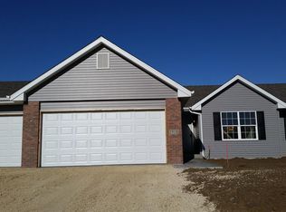 1910 Lafayette Dr, Belvidere, IL 61008