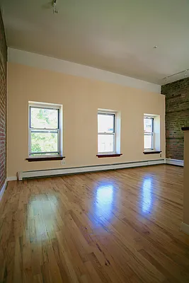 Rented by Space Real Estate | media 34