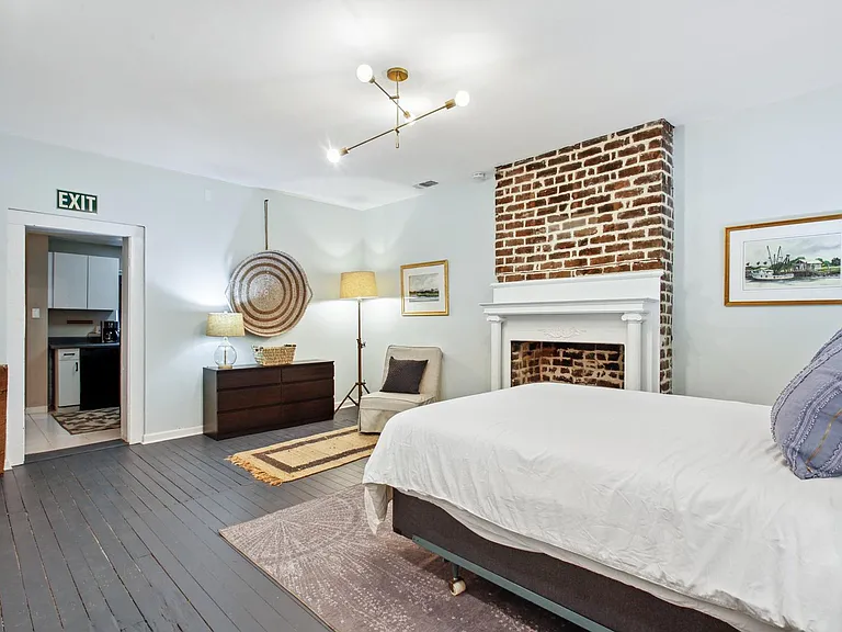 208 W Hall St #B — Photo 7