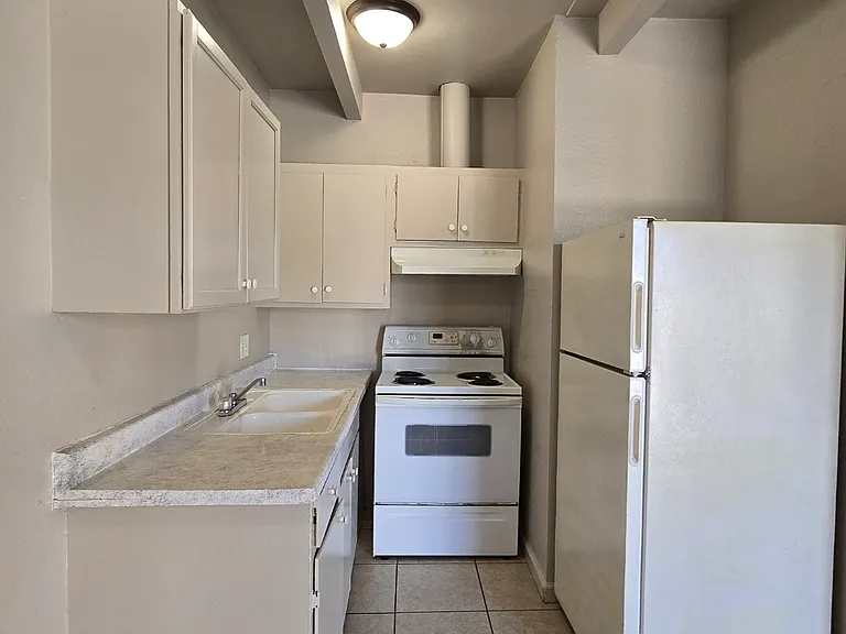 443 N Diana St #D — Photo 3