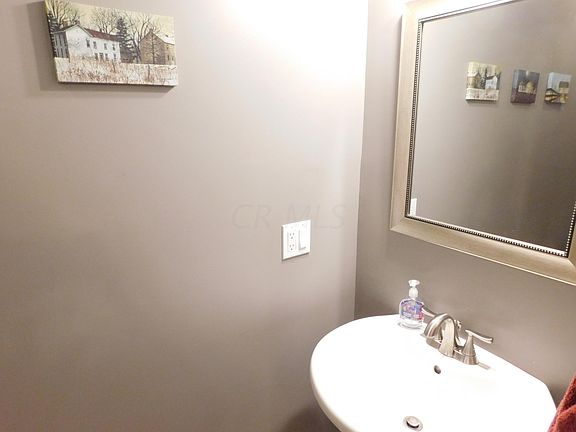 4th image of 235 Granville St