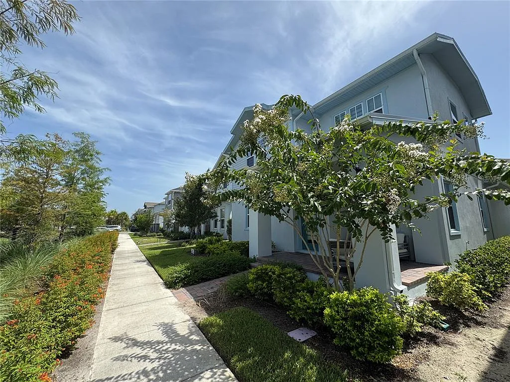 1 bed, 1.0 bath, 910 sqft, $2,000 — Photo 2