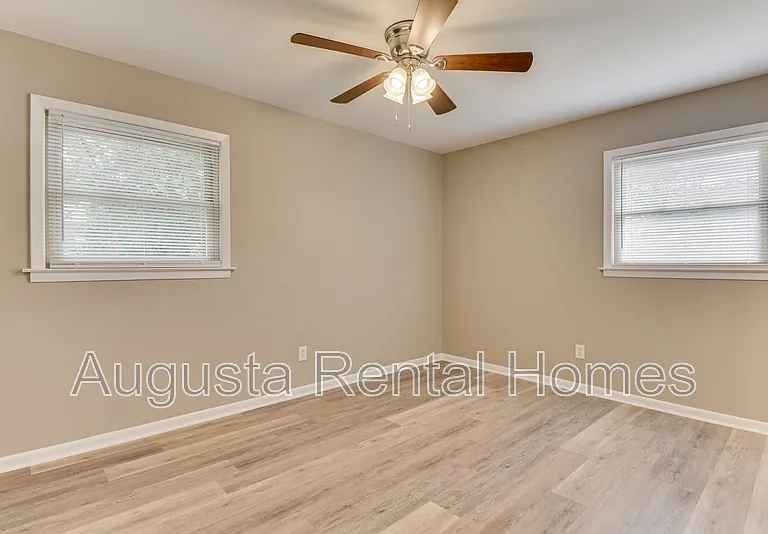 3330 Young Forest Dr — Photo 18