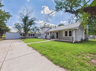 1202 S Walnut St, Newton, KS 67114