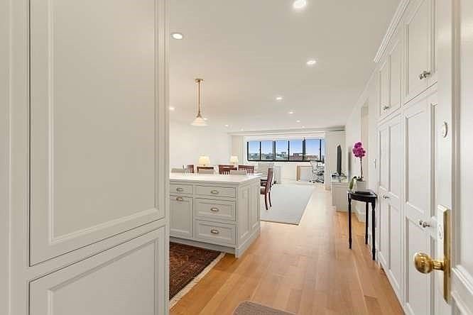1st image of 9 Hawthorne Pl APT 14H