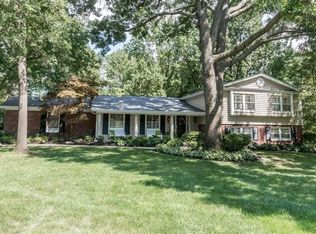 1816 Camberly Rd, Saint Louis, MO 63131