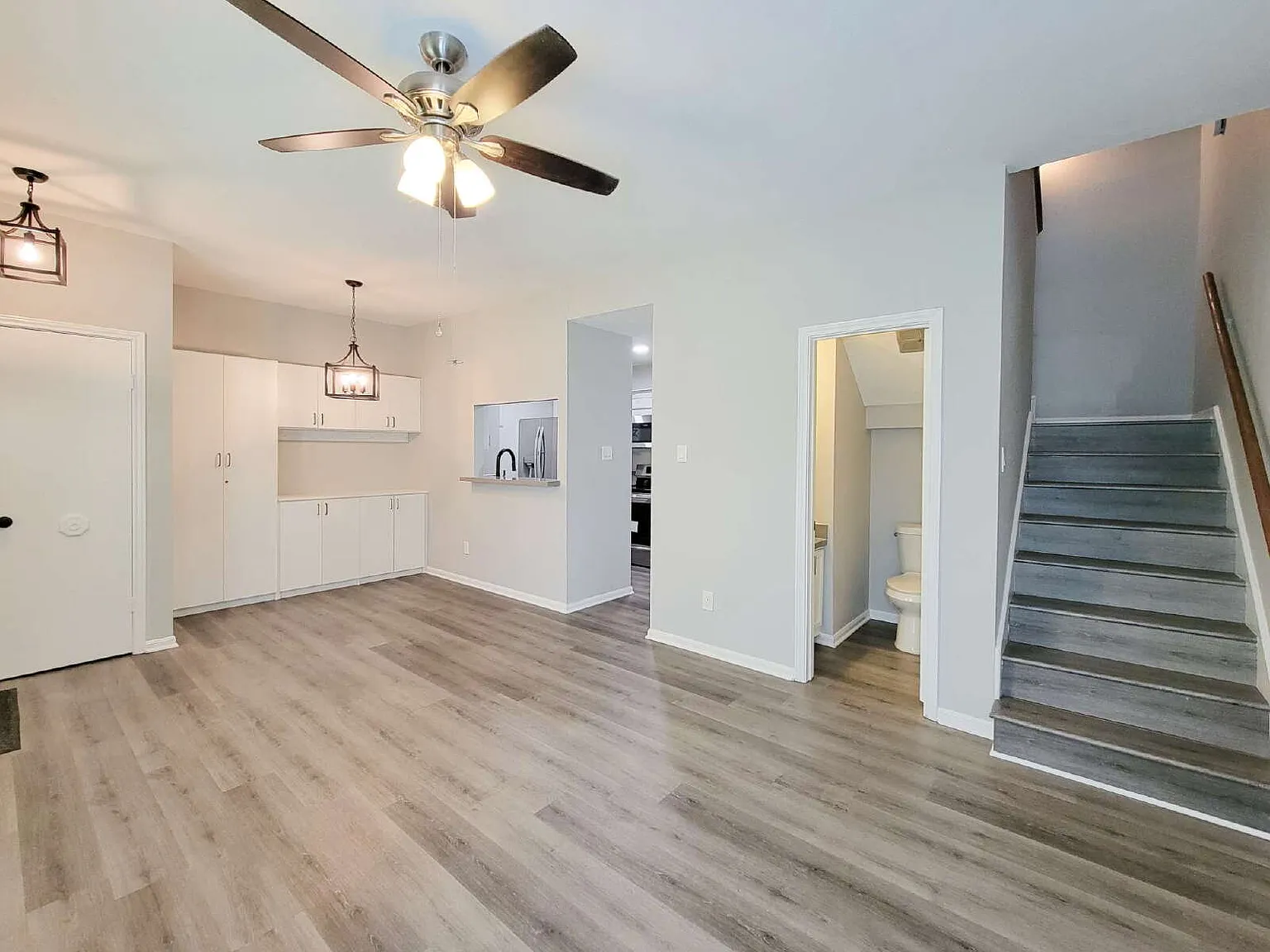2 bed, 1.5 bath, 924 sqft, $1,300 — Photo 4