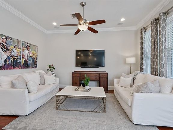 3rd image of 5521 Woodlawn Pl