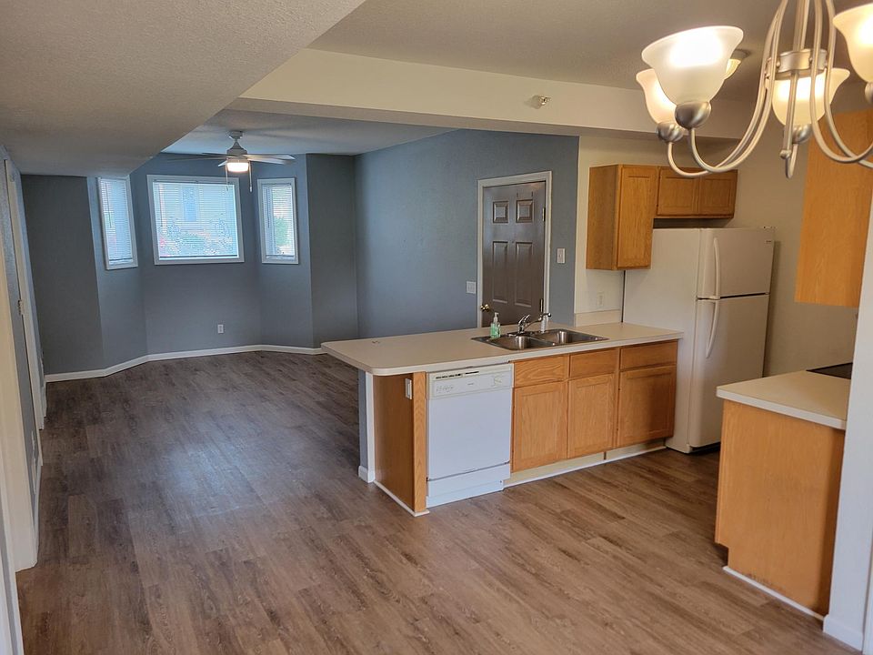 1st image of 2076 Greenwich Ln #1B