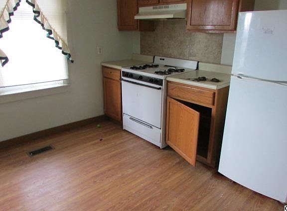5th image of 3027 Walnut St