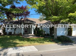 3469 Parkway Dr, Medford, OR 97504