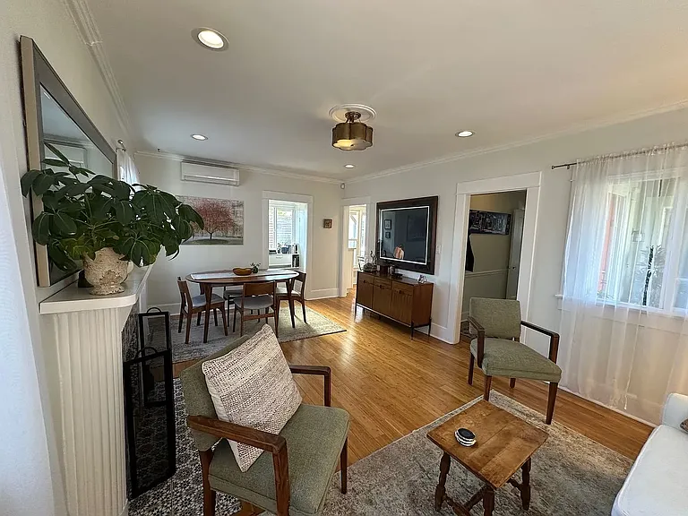 4956 Clinton St — Photo 12