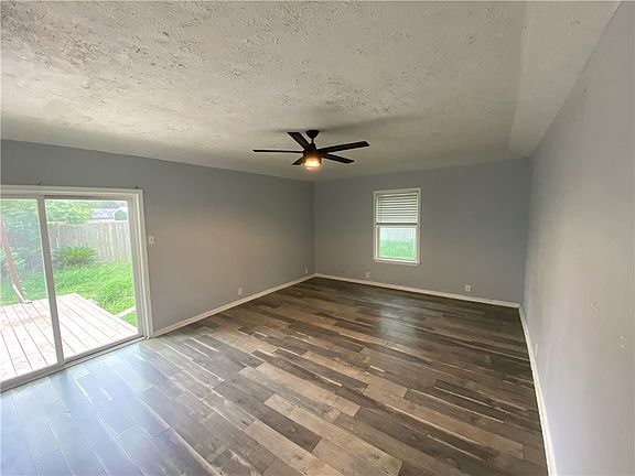 3rd image of 2825 Austin St