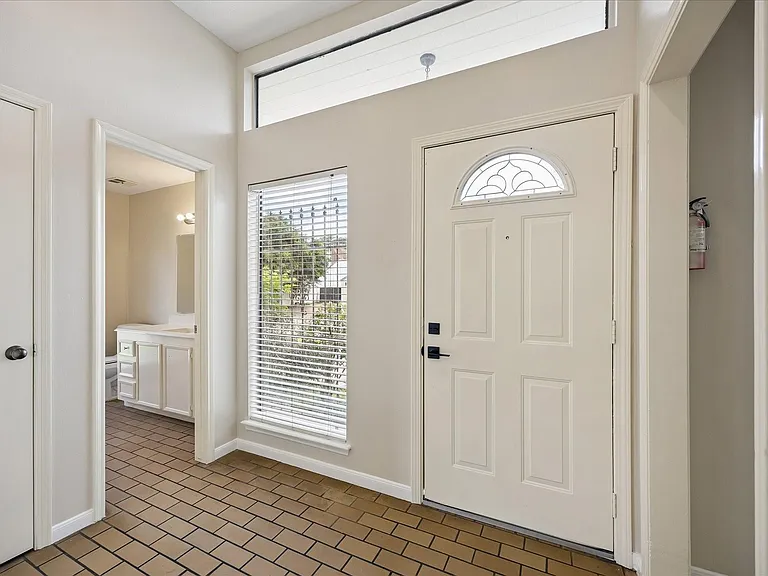 8018 Cobblefield Ln — Photo 6