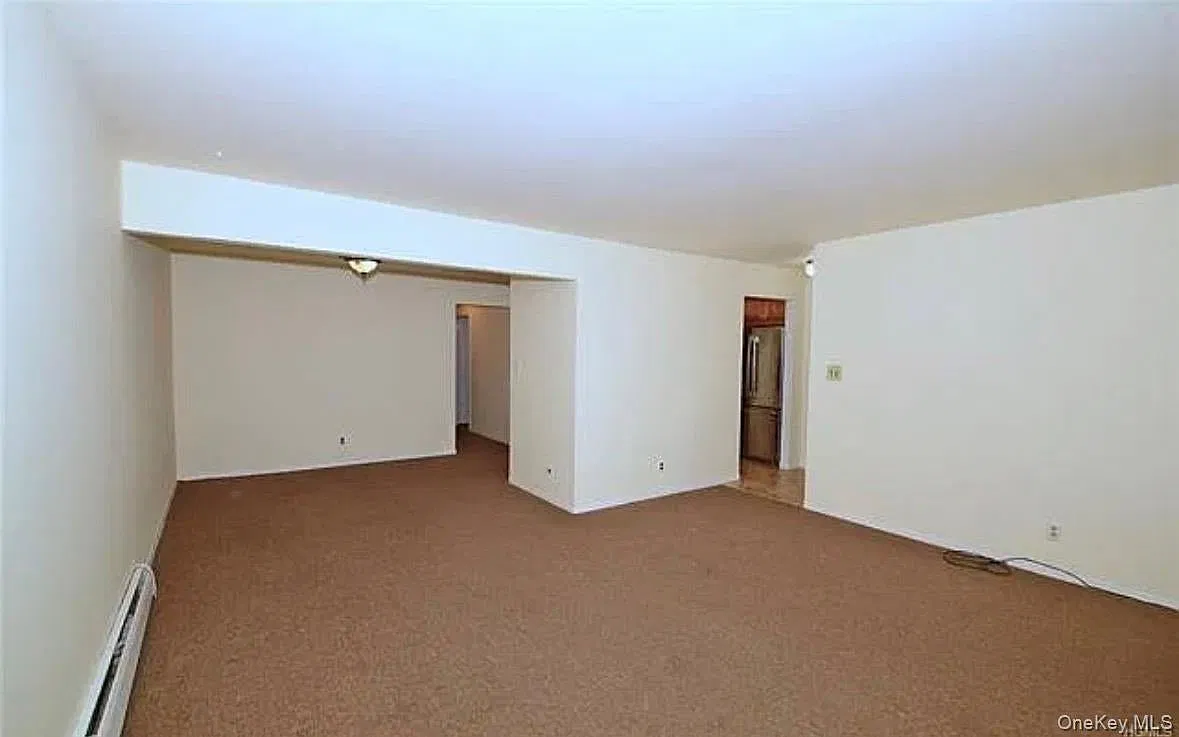 3 bed, 2.0 bath, 2392 sqft, $3,200 — Photo 2