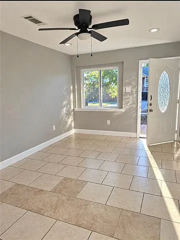 2 bed, 1.0 bath, 1906 sqft, $1,474 — Photo 2
