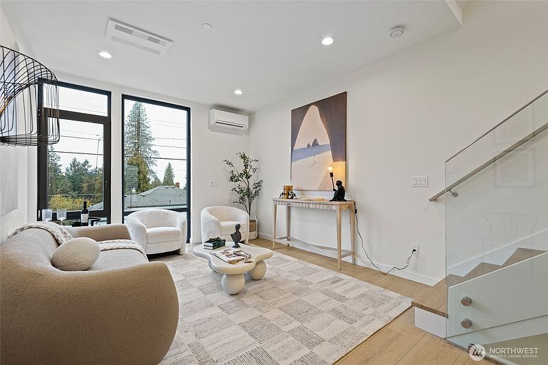 4th image of 11229 Greenwood Avenue N #C